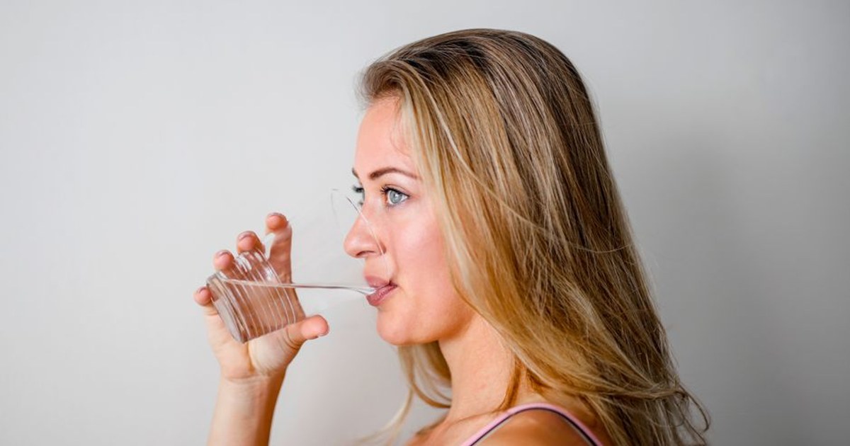 healthy hydration water glass daily habit