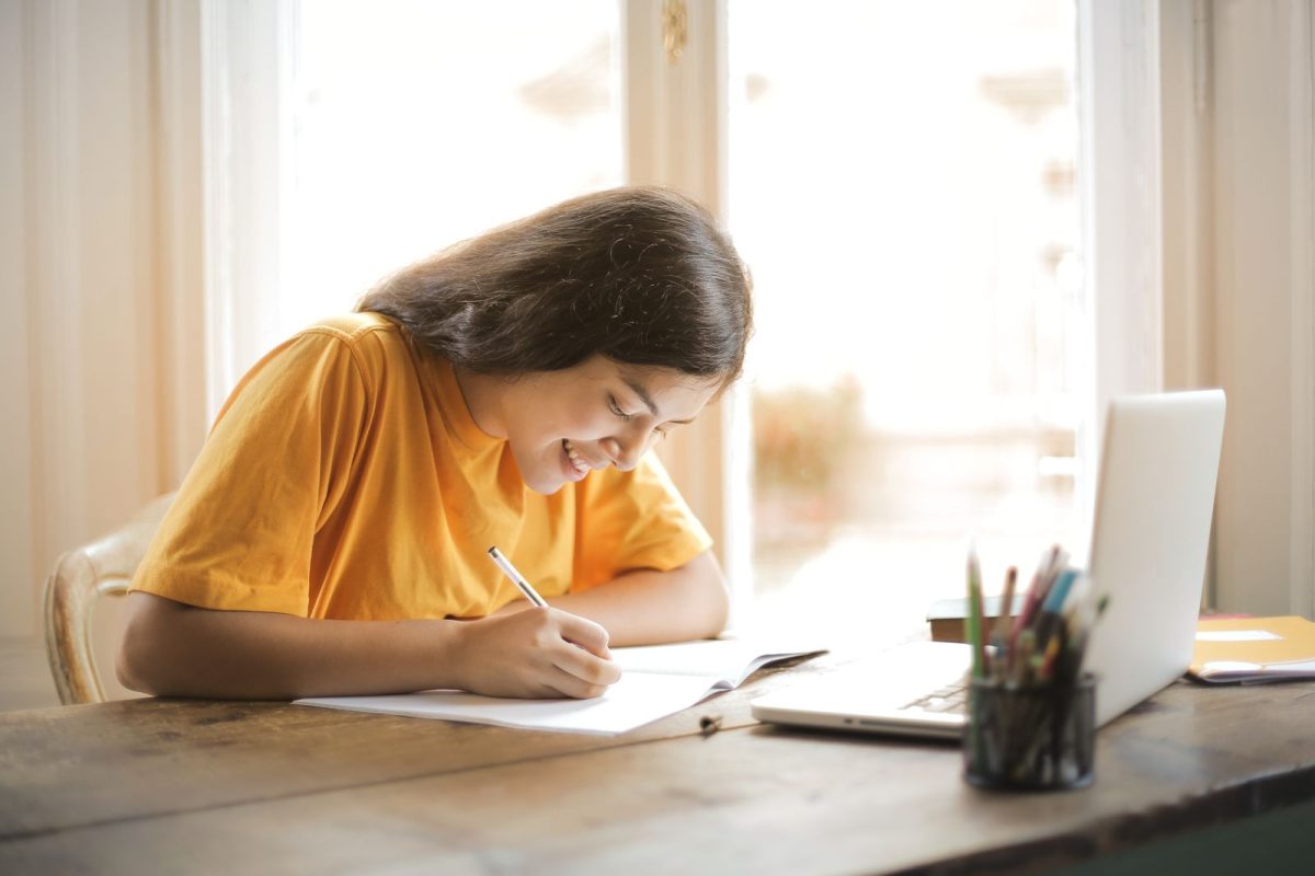 Mắt mỏi cuối tuần vì màn hình: 5 thói quen bảo vệ thị lực